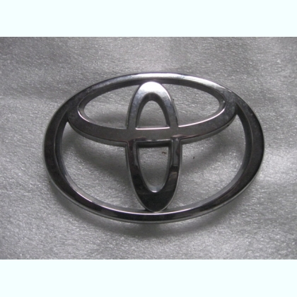 75311-05030 Эмблема решетки Toyota Avensis